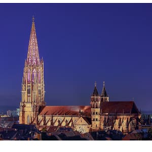 Illuminierter Münsterturm