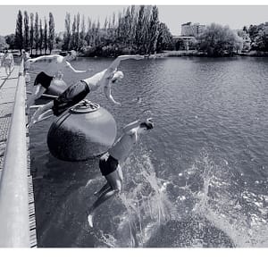 Sprung ins kühle Nass